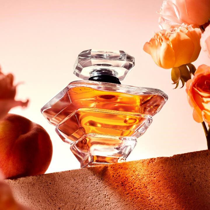 Trésor| el perfume de mujer de rosa de Damasco de Lancôme