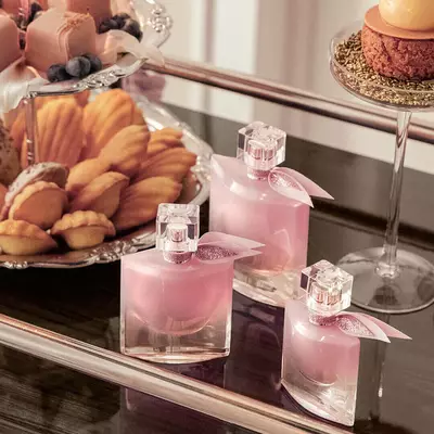 La Vie Est Belle Vanille Nude bodegon.