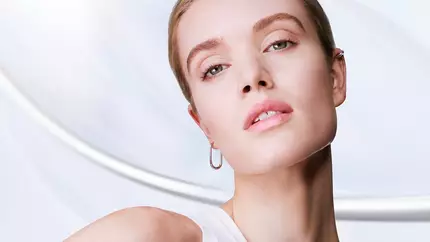 Visuales de belleza UV Expert para Lancome