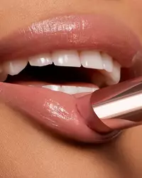 Luminosidad sedosa en los labios