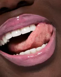 Juicy Tube en los labios