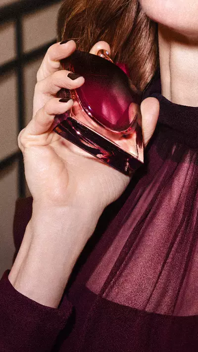 Ilustracion de fragancia con La vie est belle very cherry - Lancome