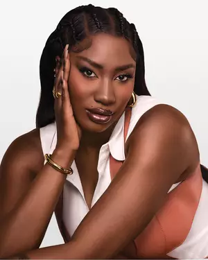 Visual de belleza de Aya Nakamura para Lancome