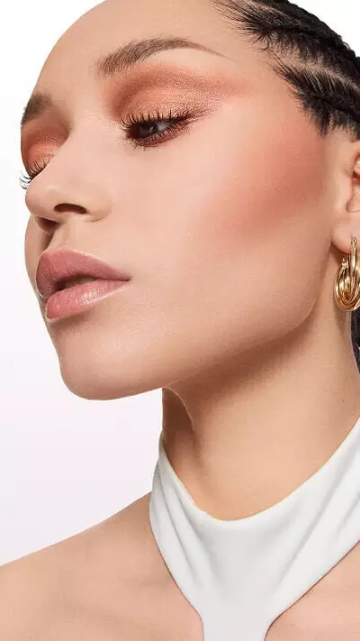 Luce el look Peach Glow con Lancome.