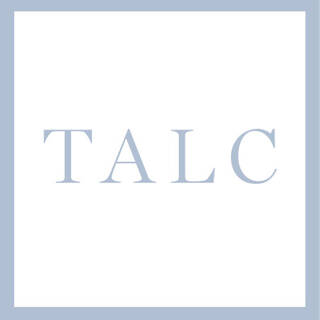 Texto en un fondo blanco que dice "TALC" en letras grandes de color azul claro.