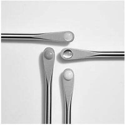 Cuatro herramientas metalicas de precision sobre un fondo blanco, con puntas redondeadas y detalles en forma de gota.