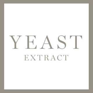 Texto en un fondo blanco que dice "YEAST EXTRACT" en letras grandes y de color gris.