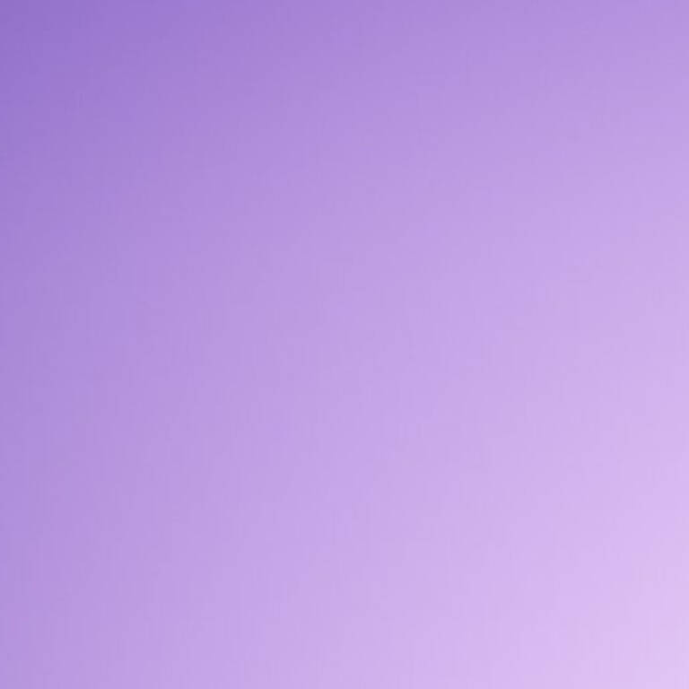 Imagen de dos frascos de cremas faciales de la marca Lancome, sobre un fondo morado. La primera crema es de color negro y la segunda de color morado.
