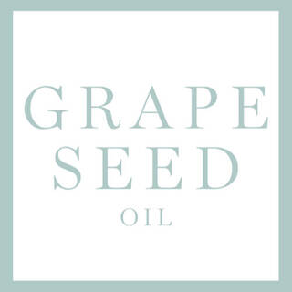 Texto alternativo: Logo minimalista que dice "ACEITE DE SEMILLA DE UVA" en tipografia clara sobre un fondo blanco.