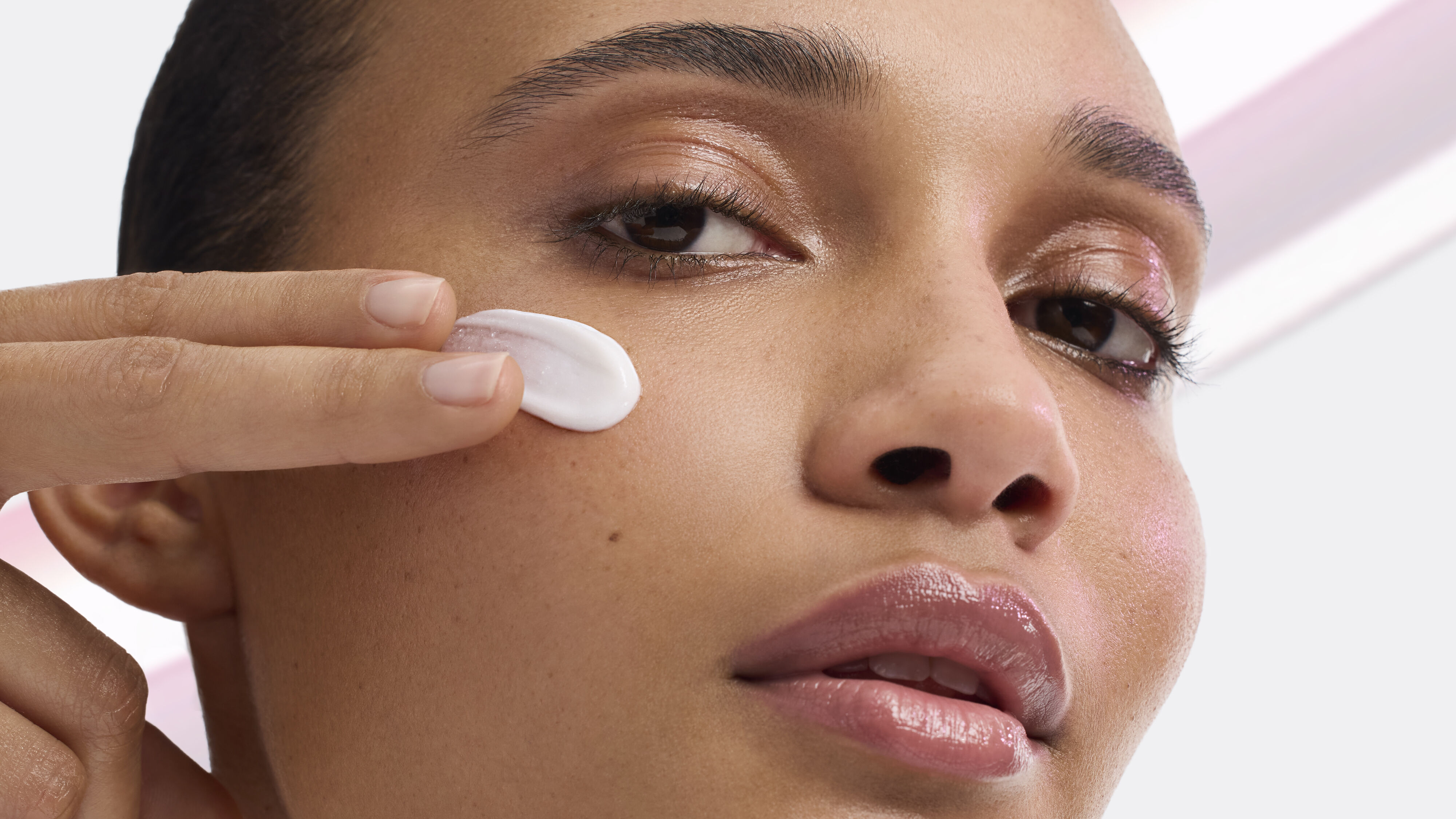 Consejo experto: como aplicar correctamente el serum facial | Lancome