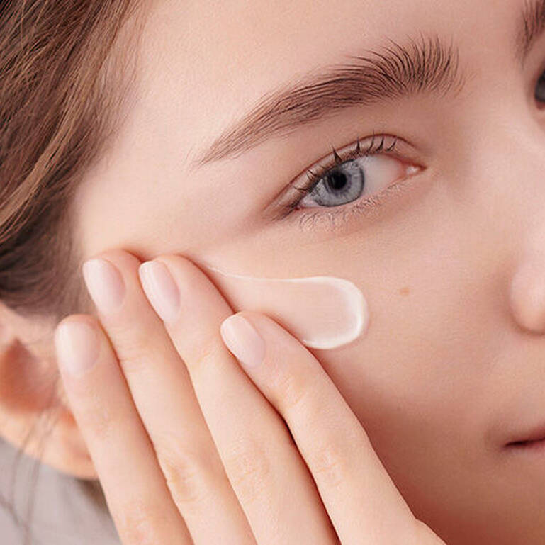 Consejo experto: como aplicar correctamente el serum facial | Lancome