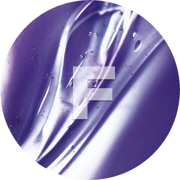 Textura brillante y fluida en tonos purpuras con una letra 'F' blanca en el centro.